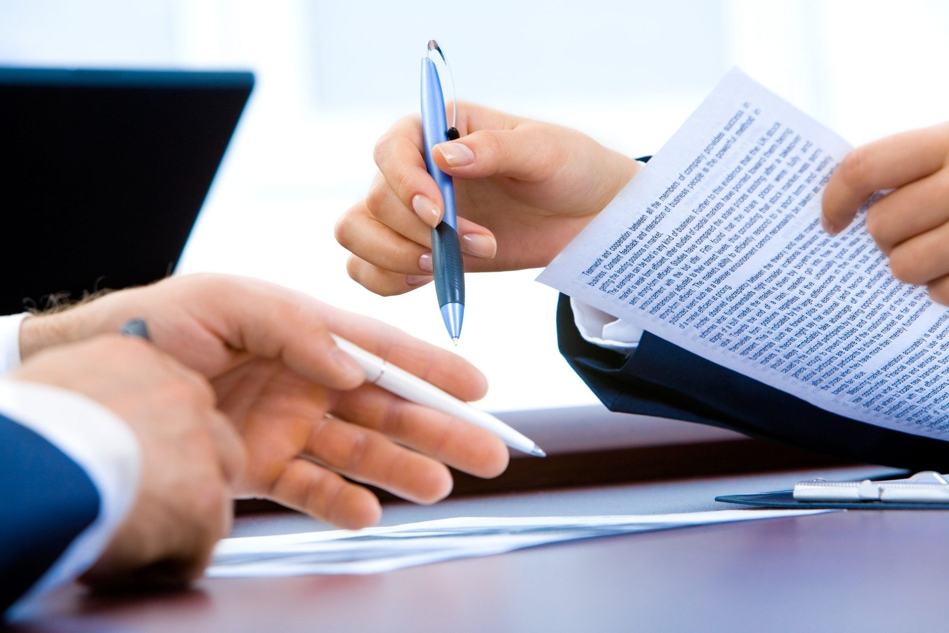 Image of a person holding a pen and paper on Nemphos Braue's website
