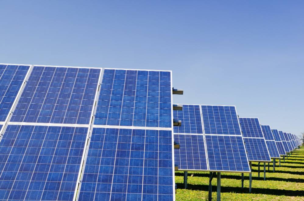 Image of solar panels on Nemphos Braue's website